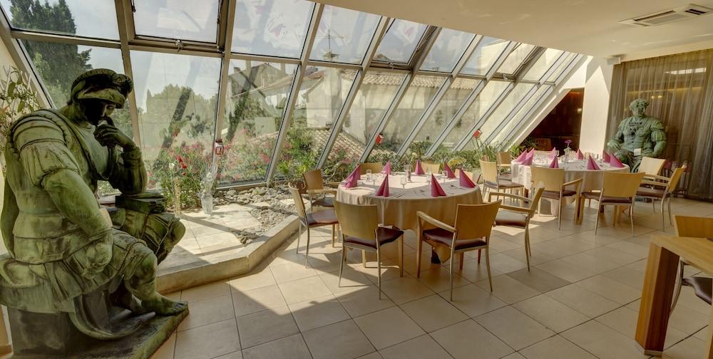 Hotel Atrium Arles Centre Bagian luar foto