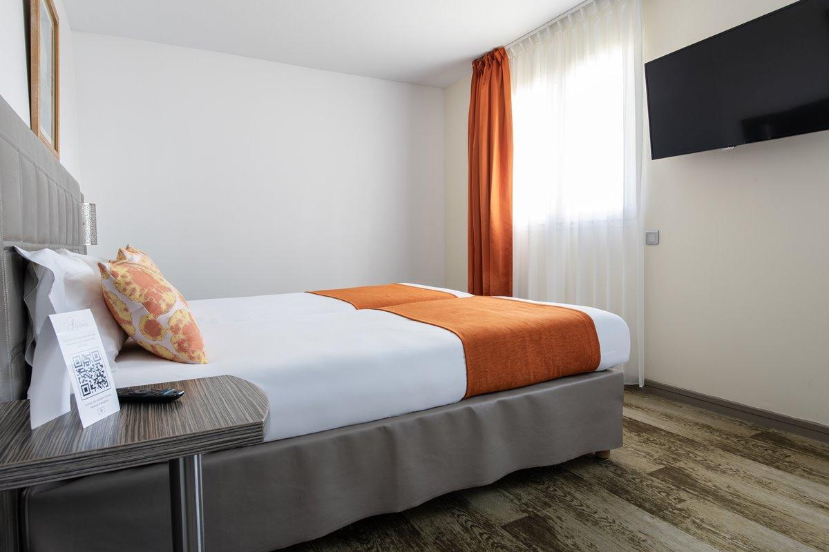 Hotel Atrium Arles Centre Bagian luar foto